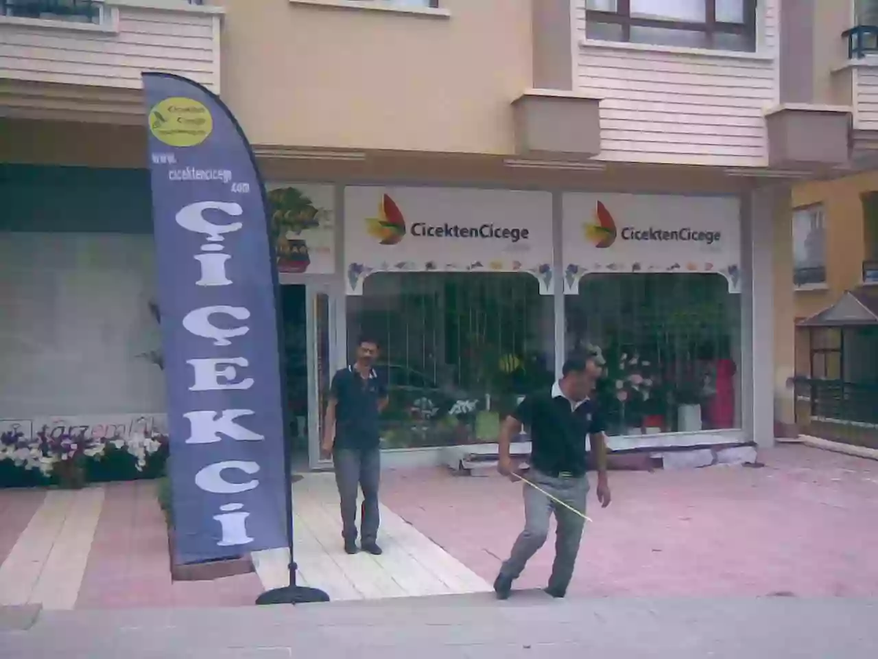 Çiçekçi Yelken Bayrak Örnekleri